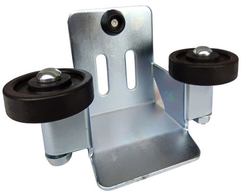 Nhà kho chứa đồ nội thất bằng kim loại Cổng bắt kim loại Phần cứng 84mm Con lăn nylon mạ kẽm mảnh