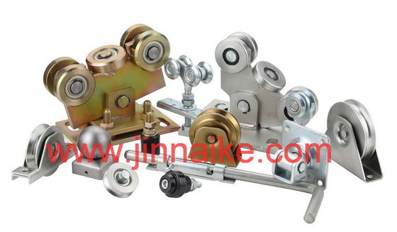 Nút chặn cổng mạ kẽm bằng bạc với cao su đen