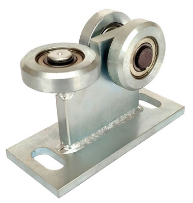 Cổng tự động hóa màu vàng kẽm với 3 bánh xe